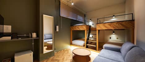 Chambre Quadruple Confort, plusieurs lits, non-fumeurs | Wi-Fi gratuit, draps fournis