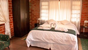 Superior Double Room | Hypo-allergenic bedding, down duvets, soundproofing, free WiFi - El Pedron Hotel (Baños de Agua Santa)