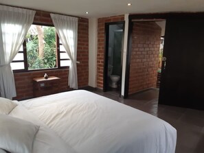 Superior tweepersoonskamer | Hypoallergeen beddengoed, donsdekens, geluiddichte muren, gratis wifi