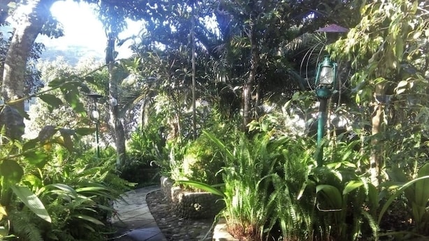 Courtyard - El Pedron Hotel (Baños de Agua Santa)