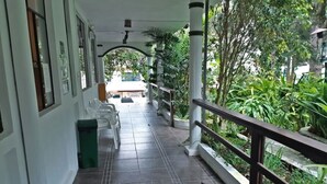 Terrace/patio - El Pedron Hotel (Baños de Agua Santa)