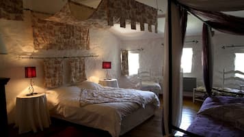 Double Room | Individually decorated, individually furnished, free cribs/infant beds