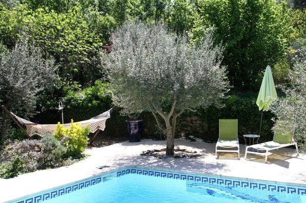 Outdoor pool, pool umbrellas, sun loungers