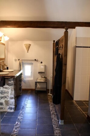 Habitación doble | Lavabo en el baño