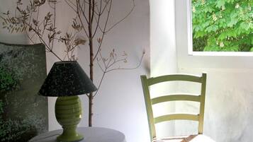 Individually decorated, individually furnished, free cots/infant beds