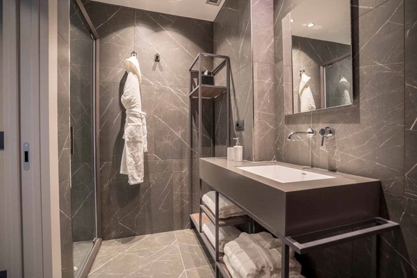 Doccia, set di cortesia gratuito, asciugacapelli, bidet