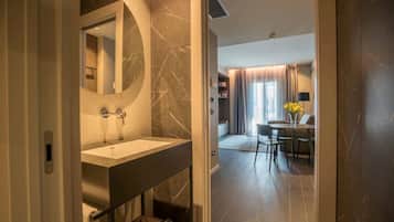 Deluxe-Apartment, 2 Schlafzimmer, 2 Bäder | Wohnzimmer | Flachbildfernseher