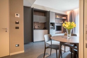 Deluxe Apartment, 2 Bedrooms, 2 Bathrooms | Private kitchen | Full-size fridge, microwave, stovetop, espresso maker - Be Mate Via Tivoli (Milan)