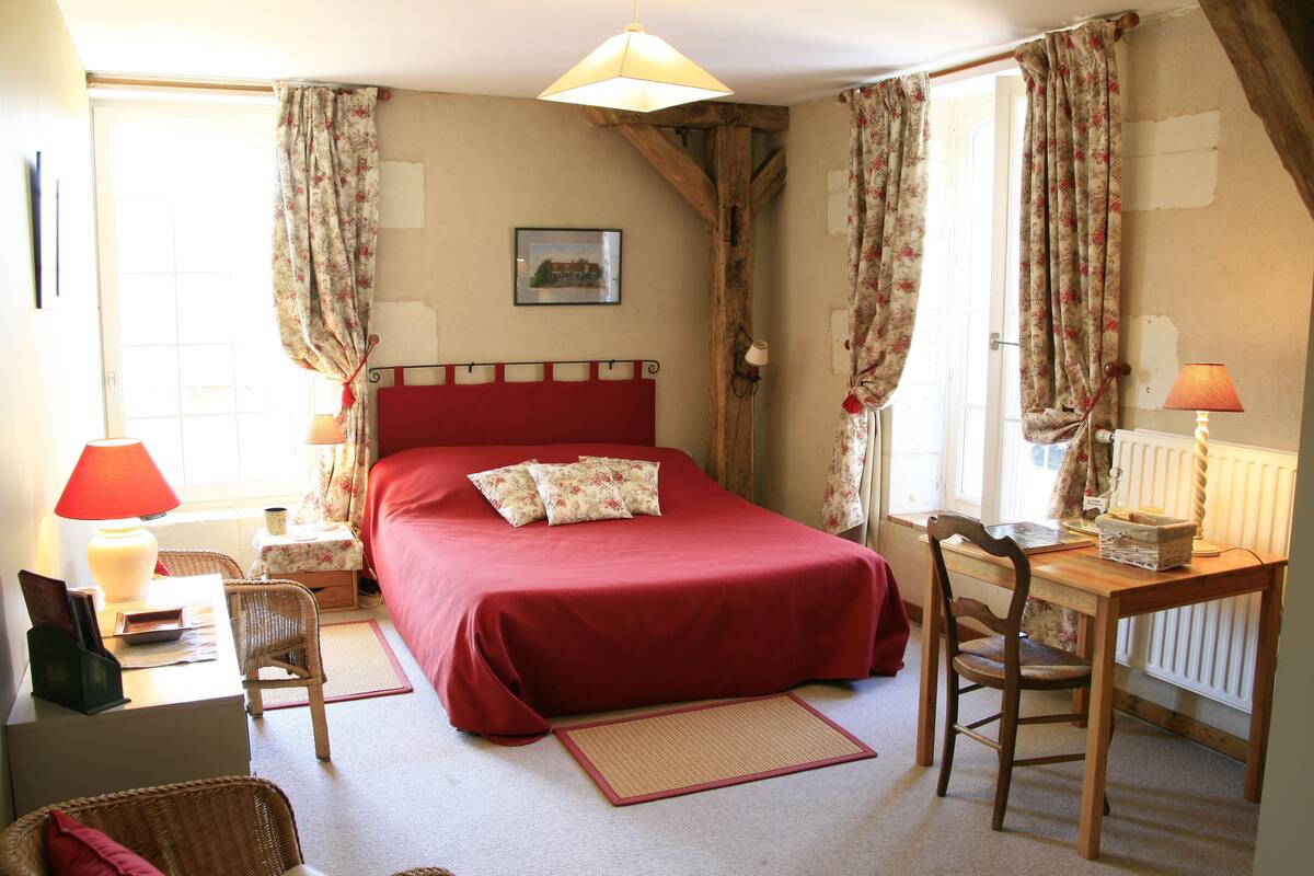 Chambre Double Classique, salle de bains privée, vue jardin (BEAUVILLIERS)