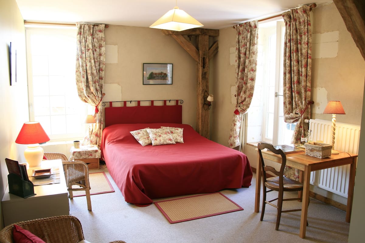 Classic Double Room, Private Bathroom, Garden View (BEAUVILLIERS)