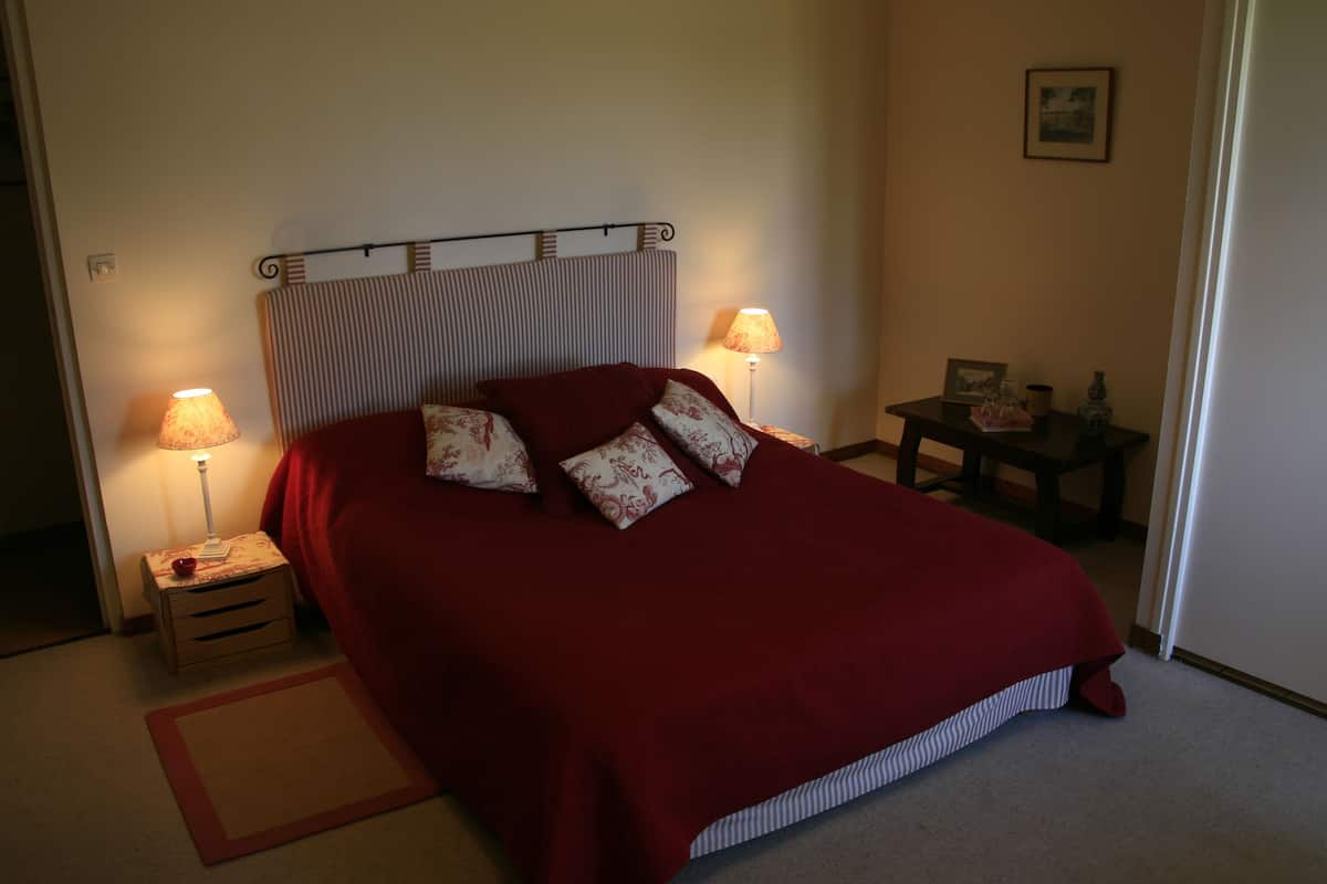 Chambre Double Classique, salle de bains privée, vue jardin (XAVIER BRANICKI)
