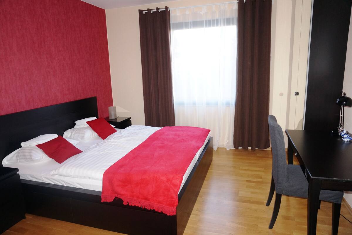 Comfort Apartment | Blackout curtains, iron/ironing board (on request), free WiFi