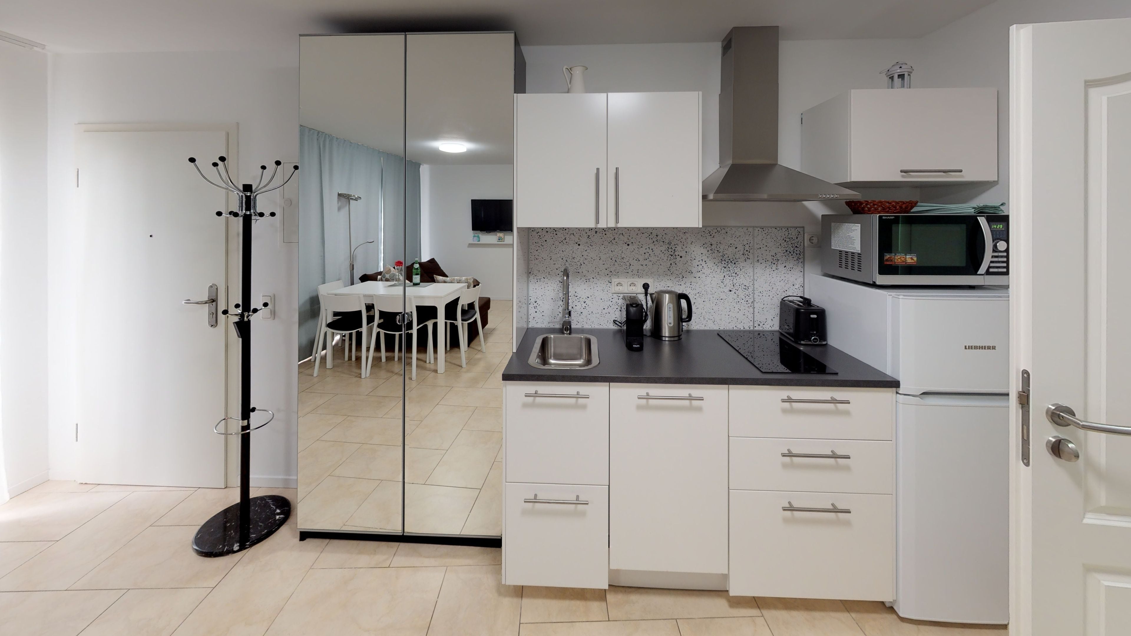 Comfort Studio | Private kitchen | Fridge, stovetop, coffee/tea maker, electric kettle