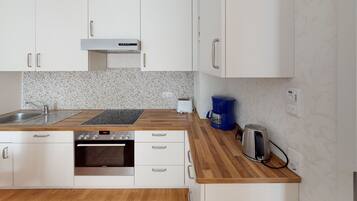 Comfort Apartment | Dapur peribadi | Peti sejuk, dapur, pembancuh kopi/teh, cerek elektrik