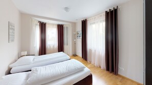 Blackout drapes, iron/ironing board, free WiFi, bed sheets - Apartment Götzenmühlweg (Bad Homburg v.d. Hoehe)