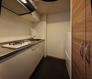 Basic Double Room | Desk, iron/ironing board, free WiFi, bed sheets - Residence Hotel Hakata 20 (Fukuoka)