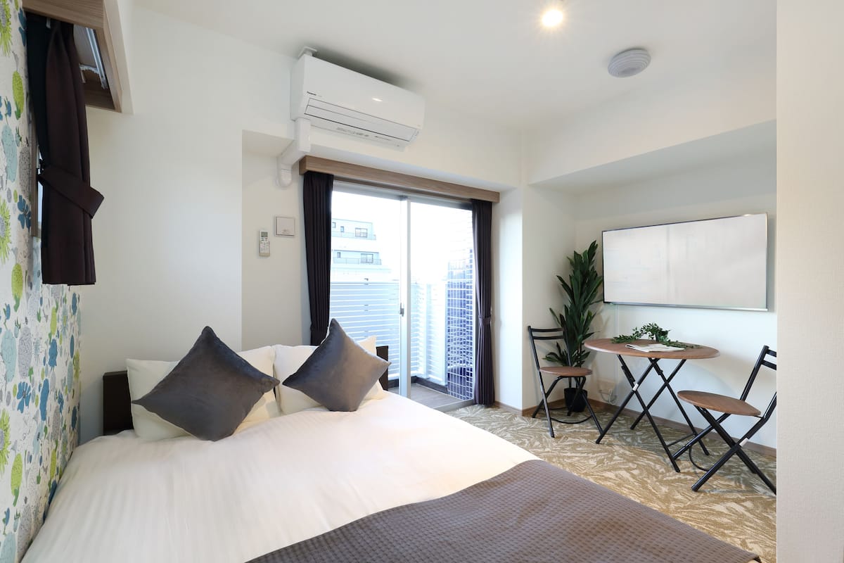 Double Room | Desk, iron/ironing board, free WiFi, bed sheets