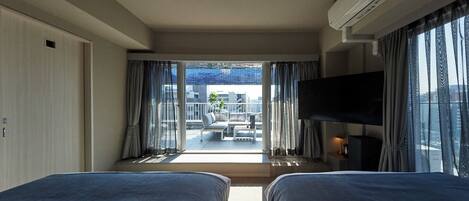 Suite junior | Escritorio, tabla de planchar con plancha, wifi gratis y ropa de cama