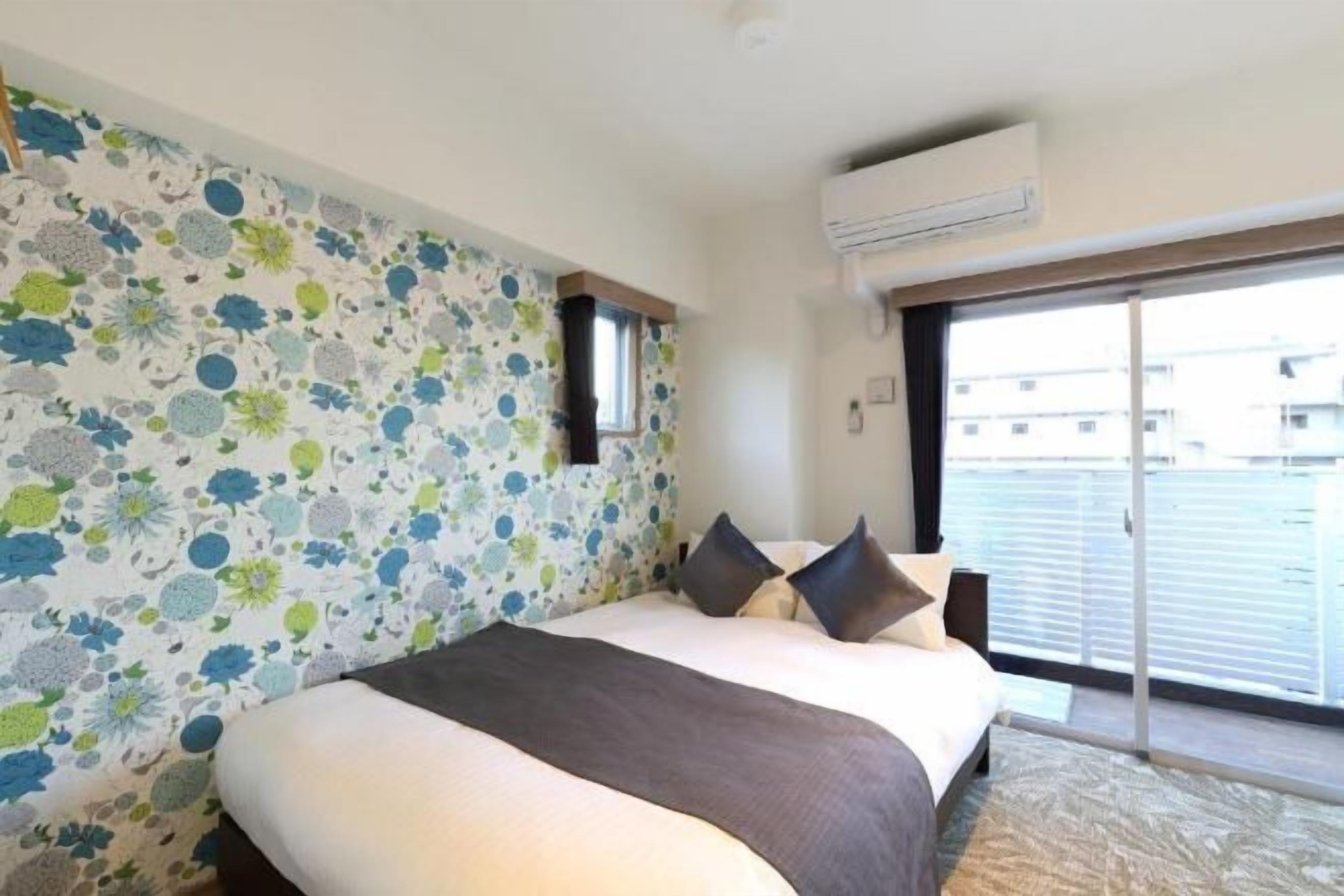 Meja, seterika/papan seterika, Wi-fi percuma, cadar katil 