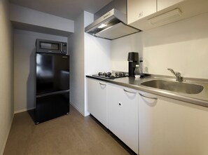 Habitación superior | Cocina privada | Microondas en la zona común y placa de cocina