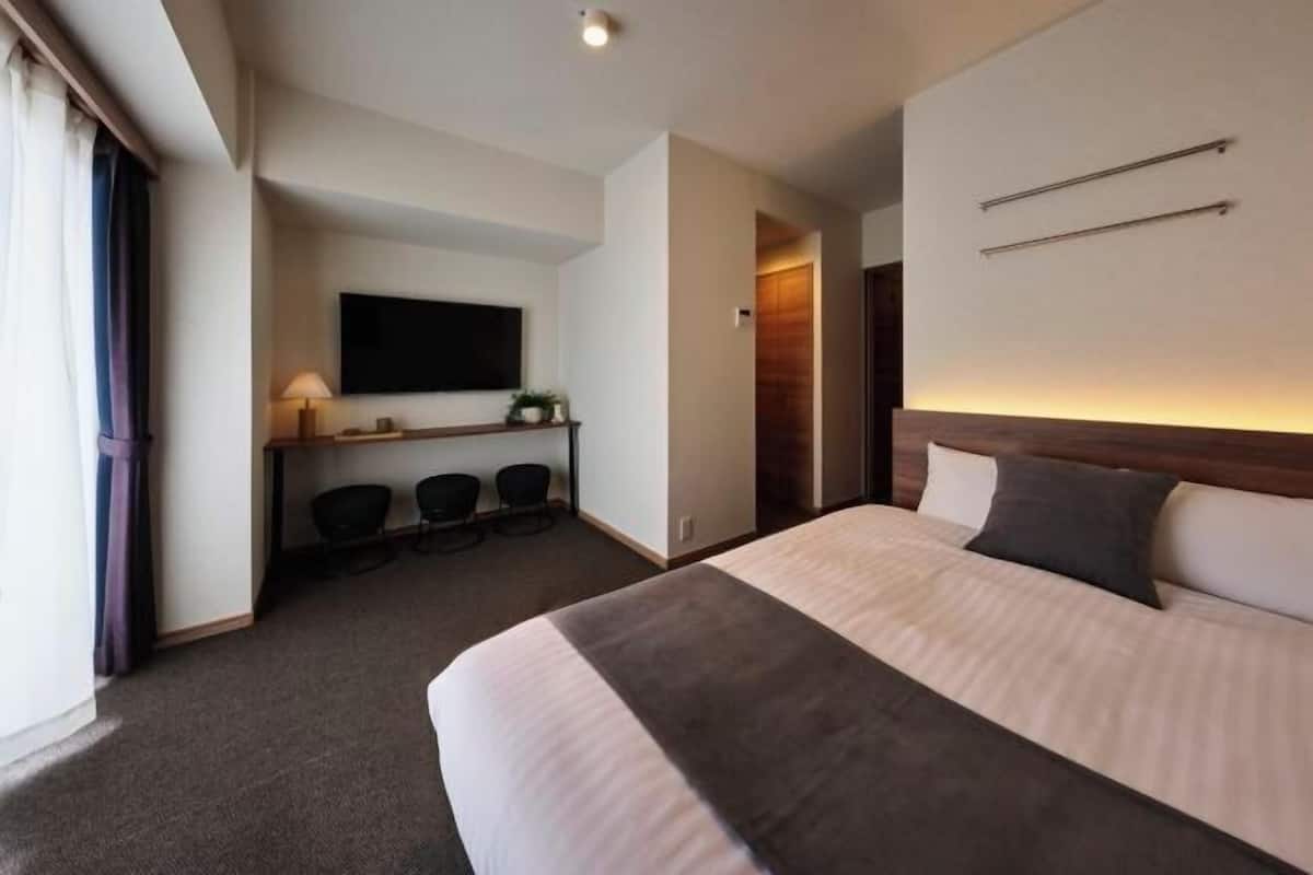 Desk, iron/ironing board, free WiFi, bed sheets