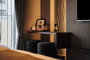 Desk, iron/ironing board, free WiFi, bed sheets - Residence Hotel Hakata 20 (Fukuoka)