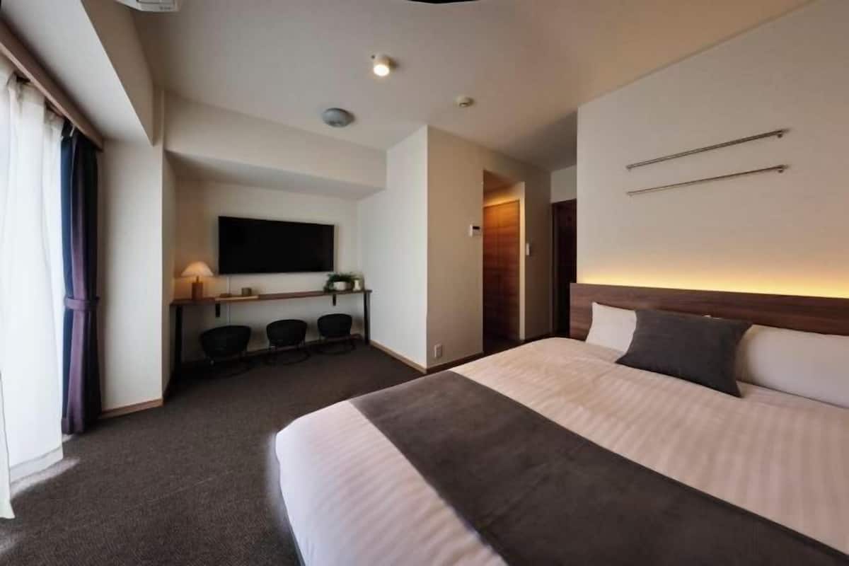 Desk, iron/ironing board, free WiFi, bed sheets