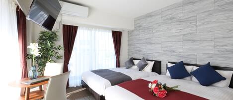 Junior Suite | 1 bedroom, desk, iron/ironing board, free WiFi