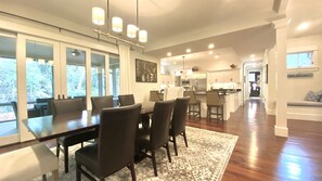 Dining - When Only The Best Will Do!! Spectacular Wilson Village Home Includes Bikes (Bluffton)