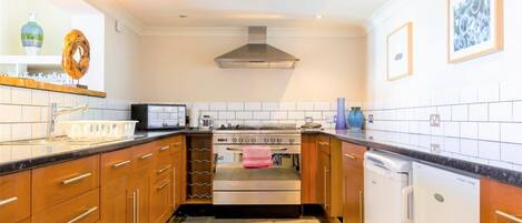 아파트 | 전용 주방 | 냉장고, 전자레인지, 오븐, 식기 세척기