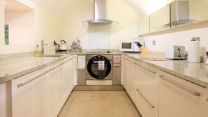 Appartement | Cuisine privée | Réfrigérateur, micro-ondes, four, lave-vaisselle