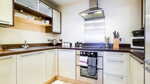 Apartment | Eigene Küche | Kühlschrank, Mikrowelle, Ofen, Geschirrspüler