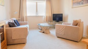 Apartment | Wohnzimmer | Flachbildfernseher, DVD-Player