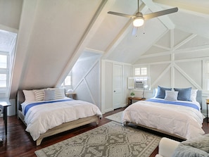 4 bedrooms, iron/ironing board, free WiFi, bed sheets
