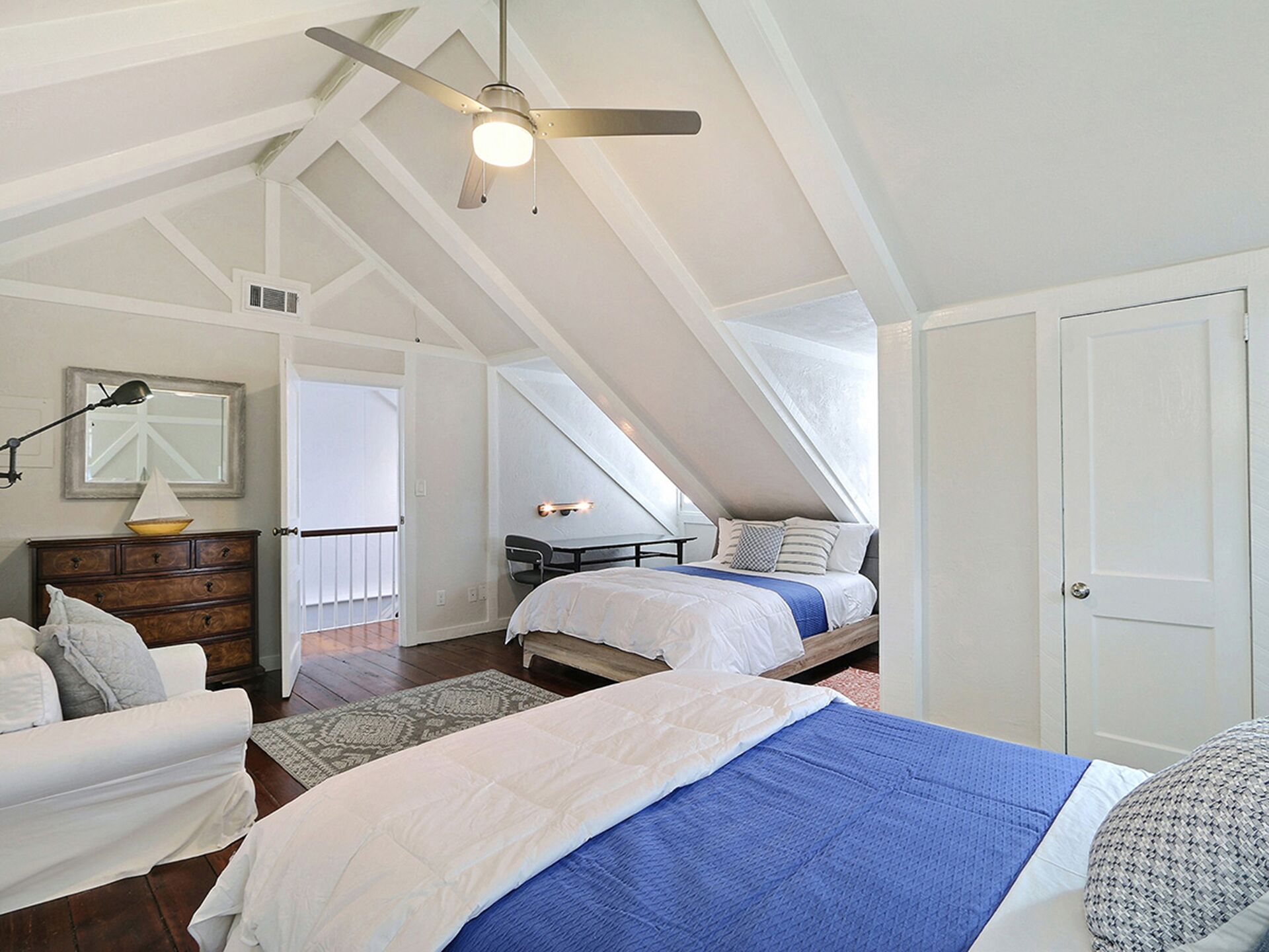 4 bedrooms, iron/ironing board, free WiFi, bed sheets