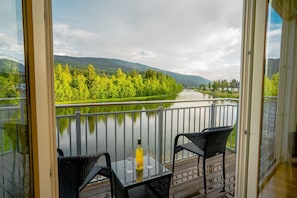 Cottage on stilts sleeps 2 (one bedroom) | Balcony