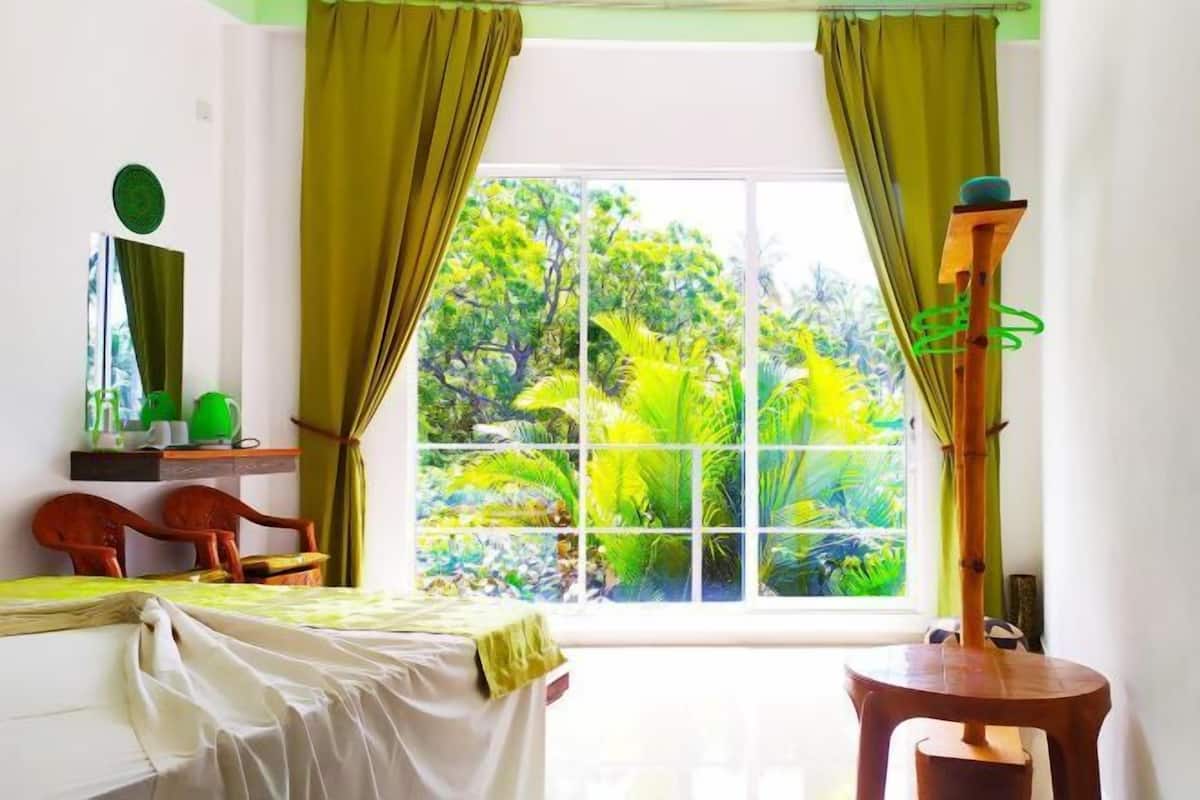 3 habitaciones, decoración personalizada y escritorio