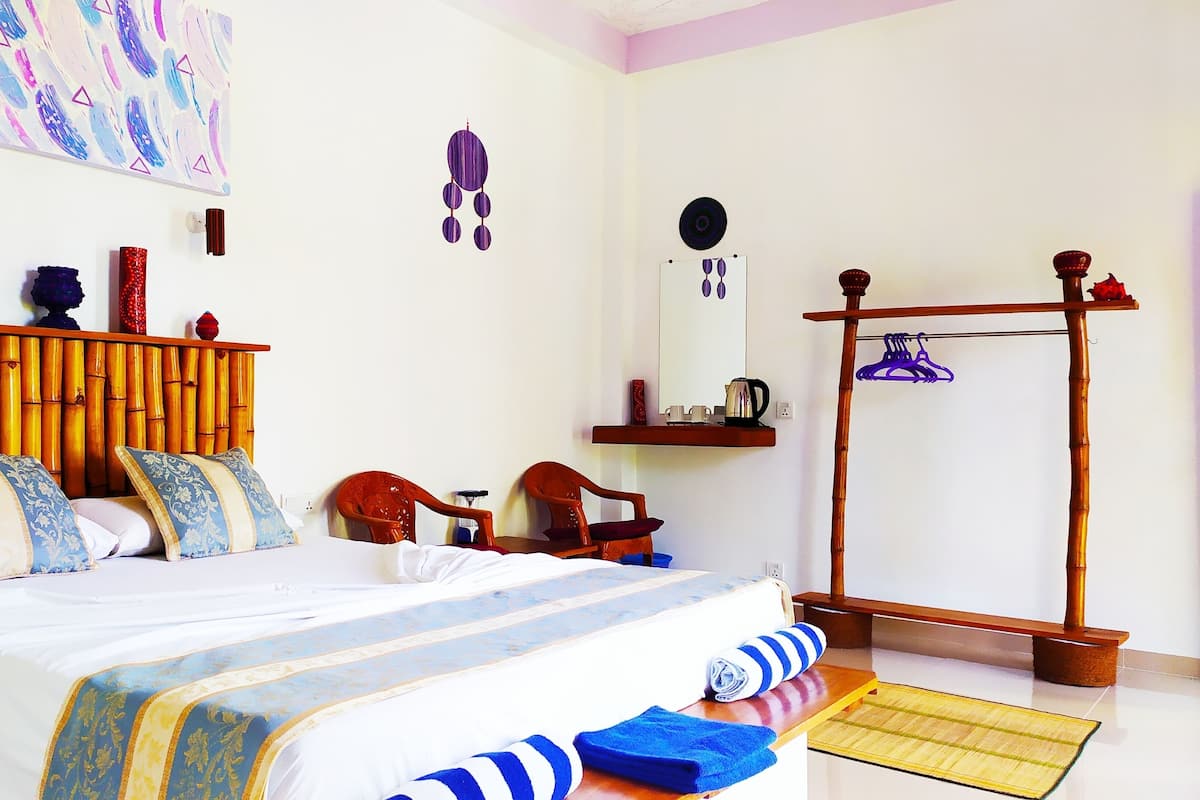 3 habitaciones, decoración personalizada y escritorio
