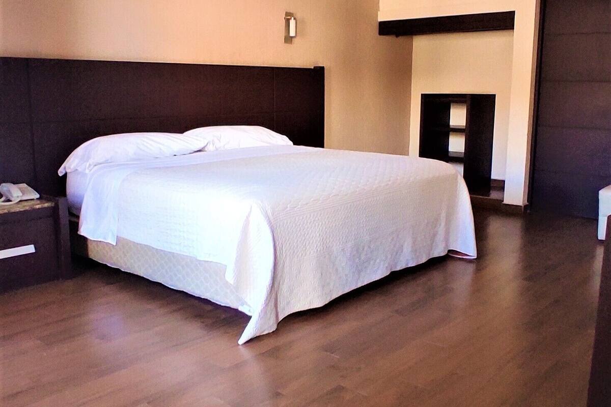 deluxe room | desk, blackout curtains, iron/ironing board, free wifi