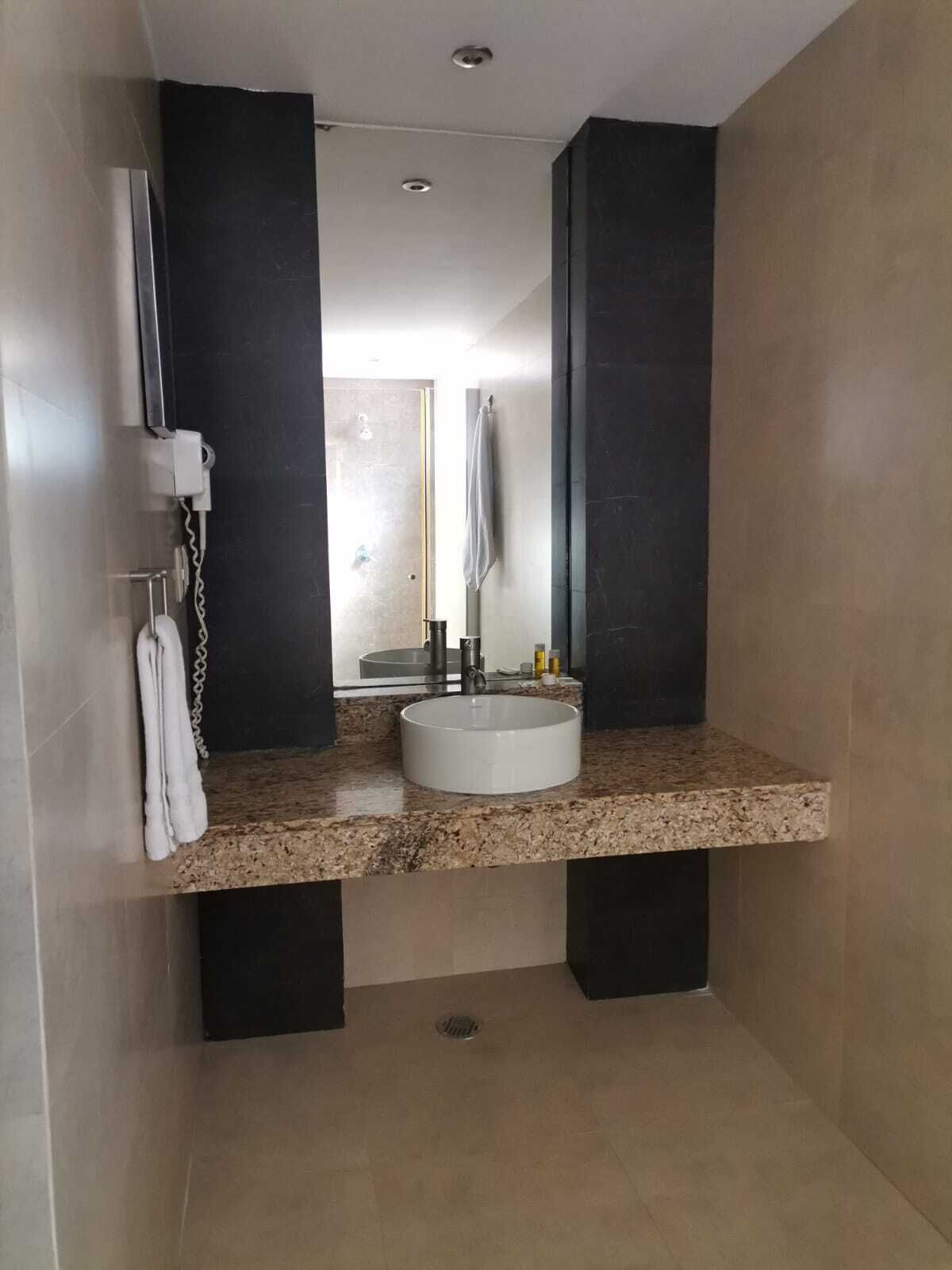 deluxe room | bathroom | shower, free toiletries, towels, soap