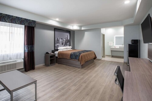 Super 8 by Wyndham Humble/Fallcreek/Houston