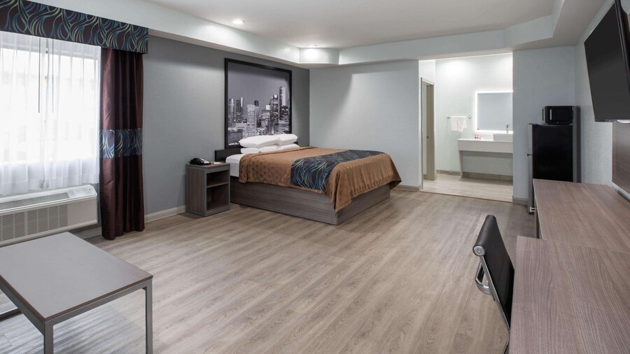 Super 8 by Wyndham Humble/Fallcreek/Houston