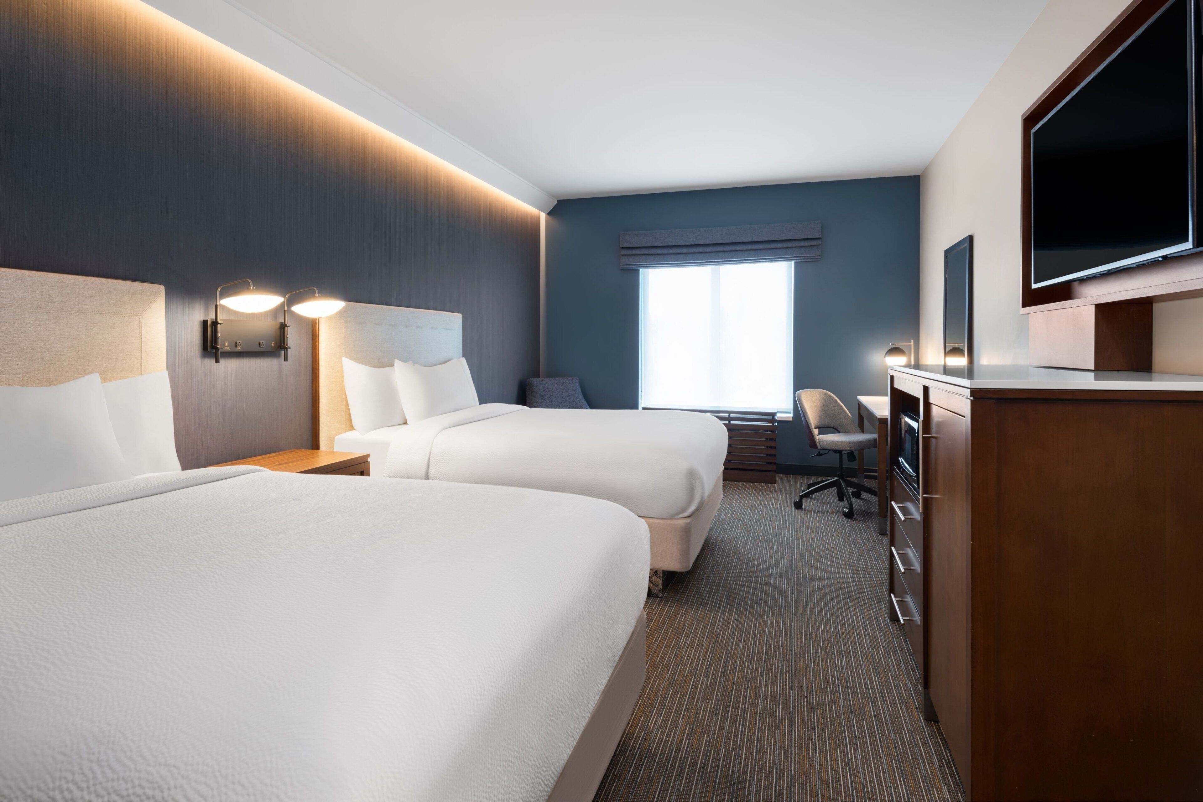 in-room safe, desk, laptop workspace, blackout curtains