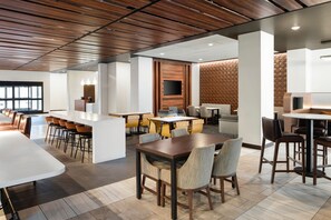 Lounge - Courtyard by Marriott Seattle SeaTac Airport  (SeaTac)