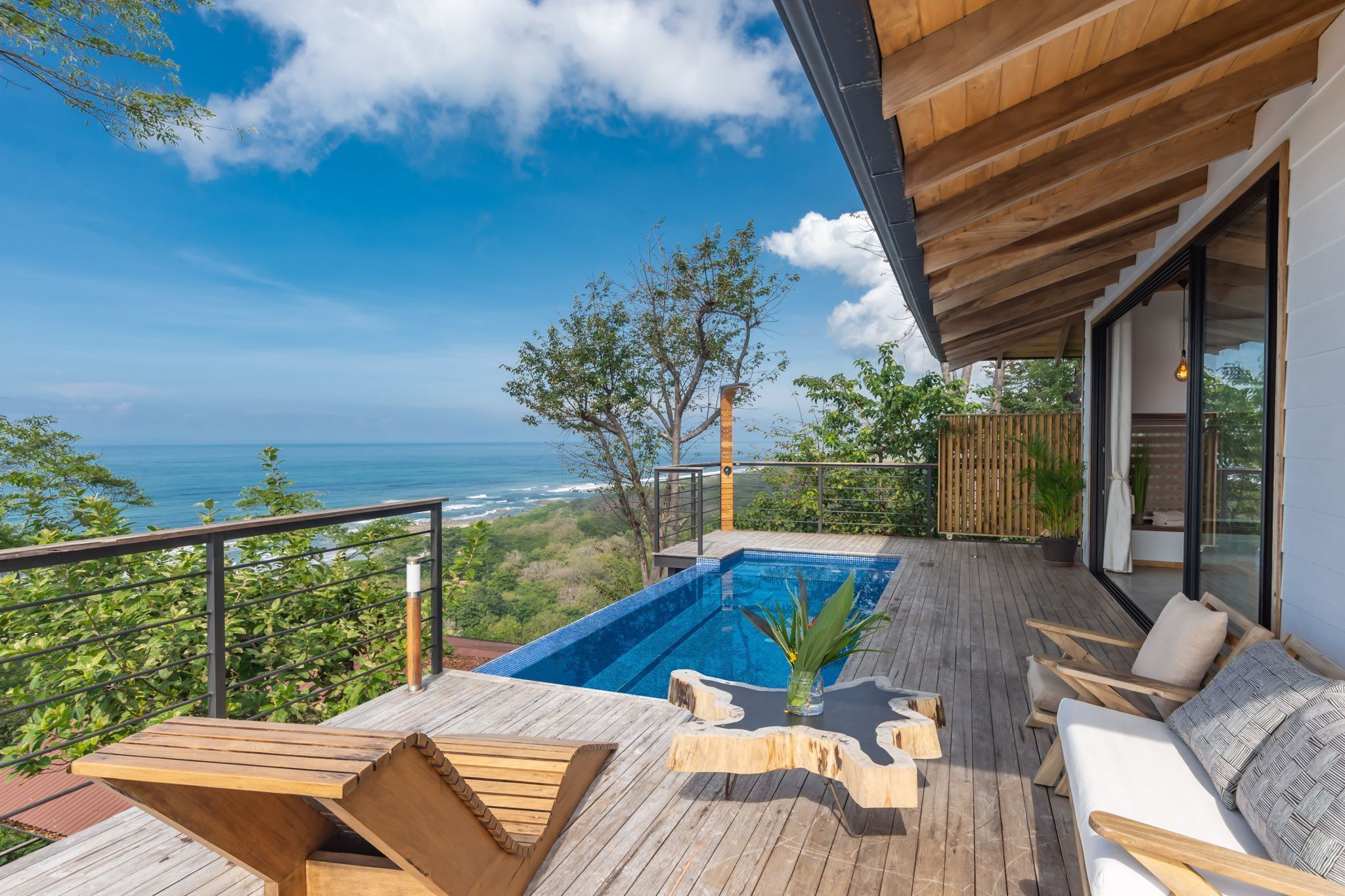 Larimar Panoramic Suite with Private Pool | Rúmföt af bestu gerð, míníbar, öryggishólf í herbergi