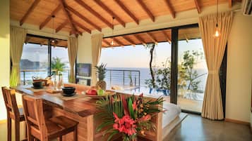 Larimar Panoramic Suite with Private Pool | In-room dining