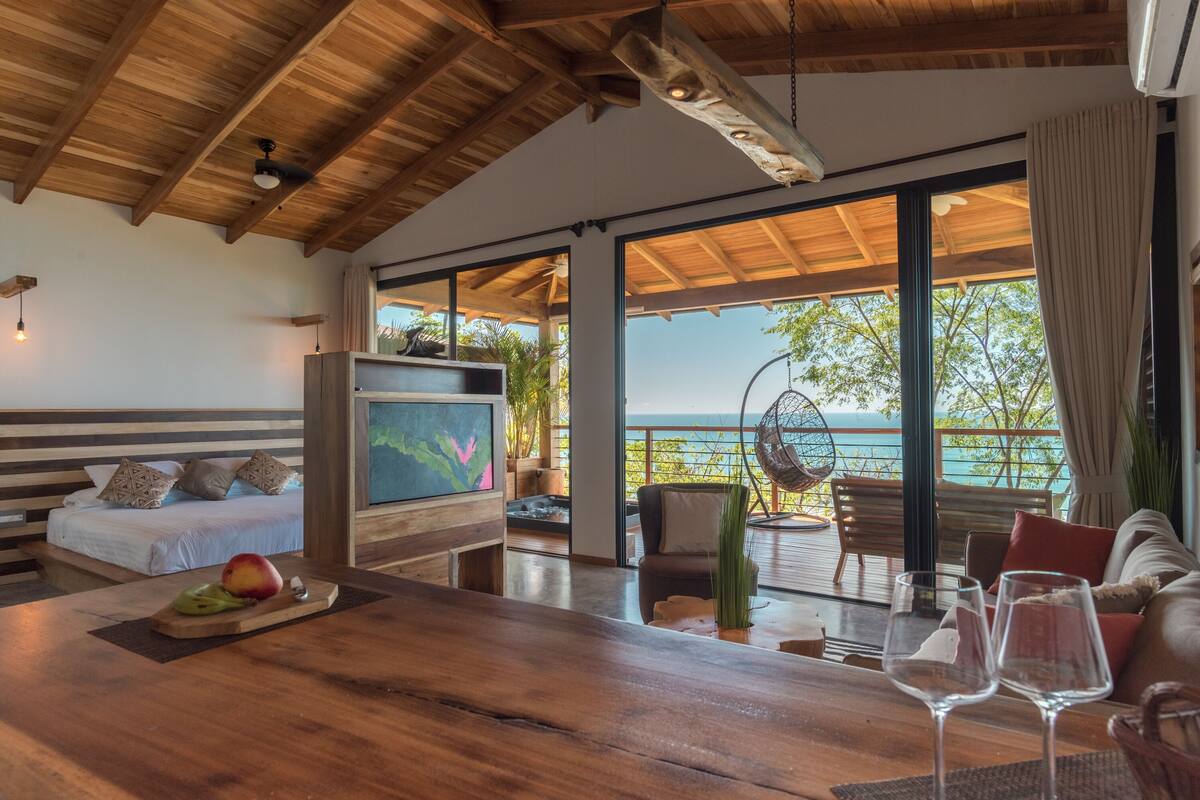 Amethyst Studio Villa with Private Jacuzzi | Ropa de cama de alta calidad, minibar, caja fuerte y escritorio