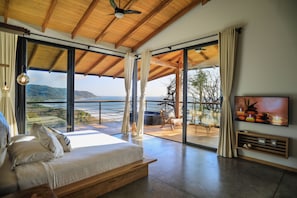 Jade Luxury Suite with Private Jacuzzi