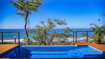 Larimar Panoramic Suite with Private Pool | 露台/庭院