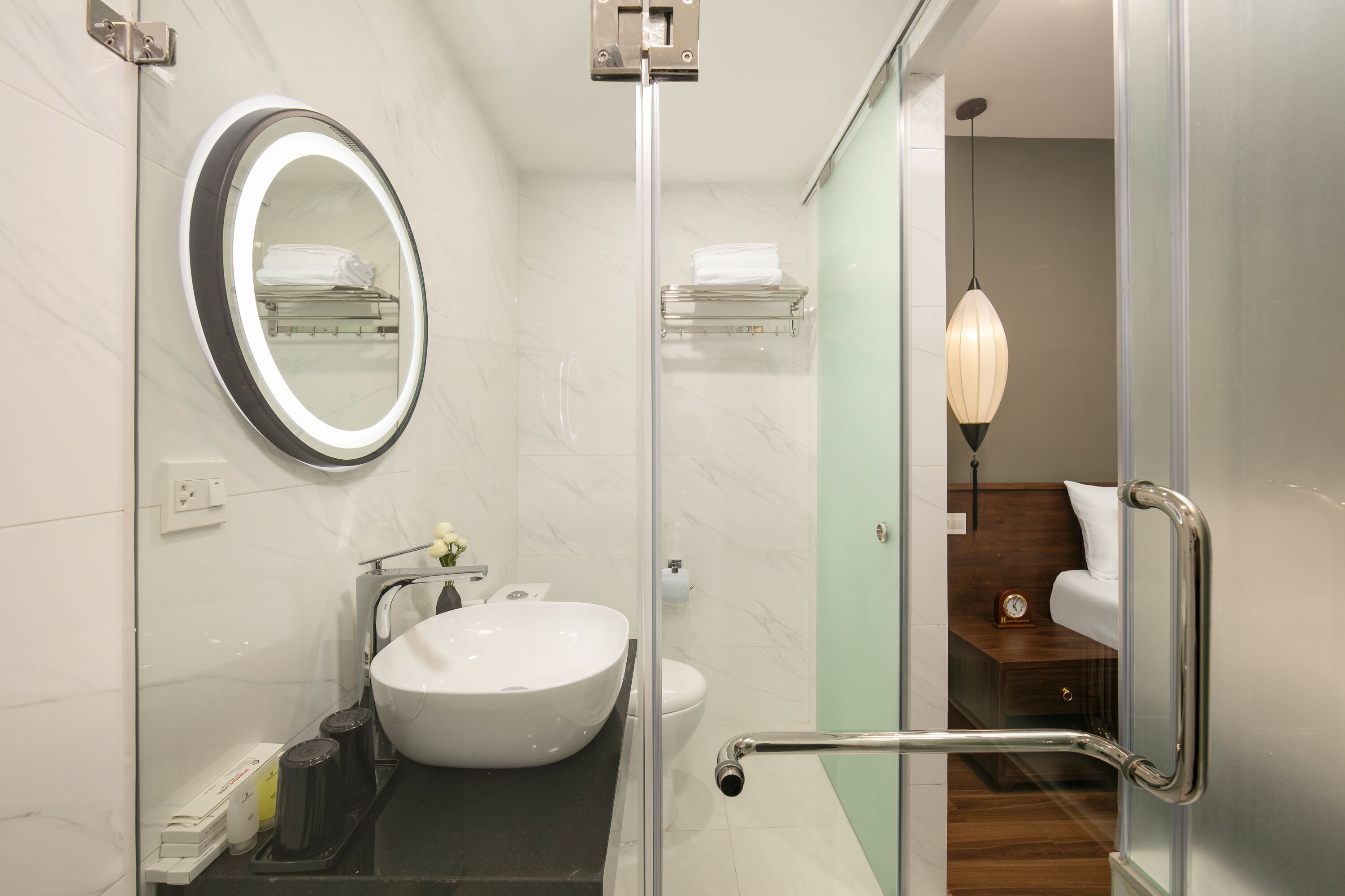 shower, rainfall showerhead, free toiletries, hair dryer